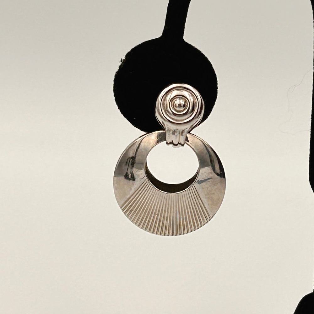 Vintage Silver Tone Ribbed Fan Drop Screw Back Earrings Geometric Retro Round
